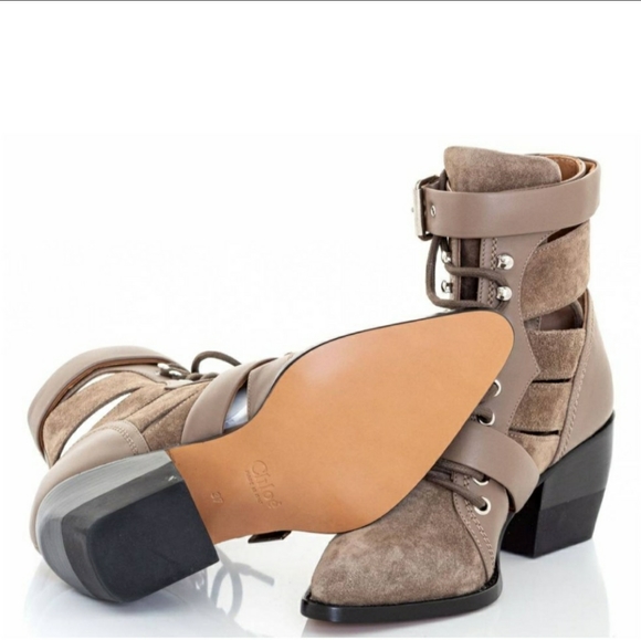 Chloe - Picture 4 of 6